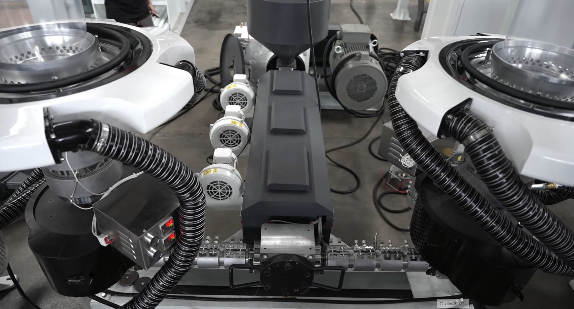 مزايا ماكينة نفخ الغشاء المنفوخ أحادية اللولب مزدوجة الرأس ذات القالب المزدوج